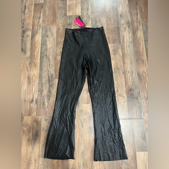 Commando Black Cropped Pants - Picture 3 of 9